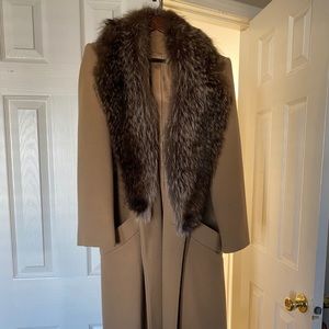 Tan wool coat w raccoon fur collar